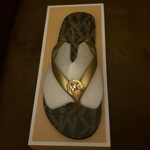 Michael Kors Flip Flops Brown size 8 women’s